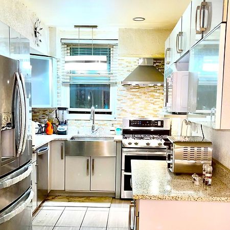 Lga Airport 3 Mins, 3 Bedroom Duplex House, Parking And Private Backyard, 9Mins Subway! New York Eksteriør billede
