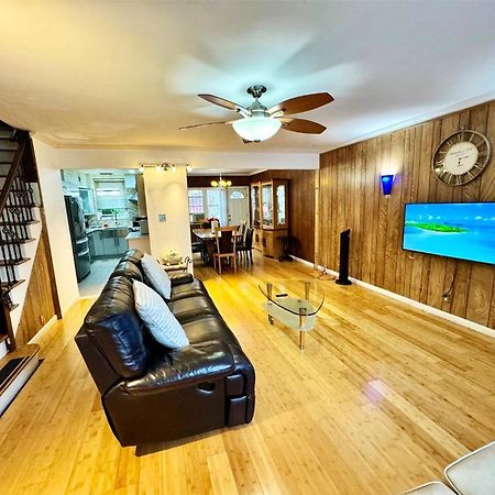 Lga Airport 3 Mins, 3 Bedroom Duplex House, Parking And Private Backyard, 9Mins Subway! New York Eksteriør billede