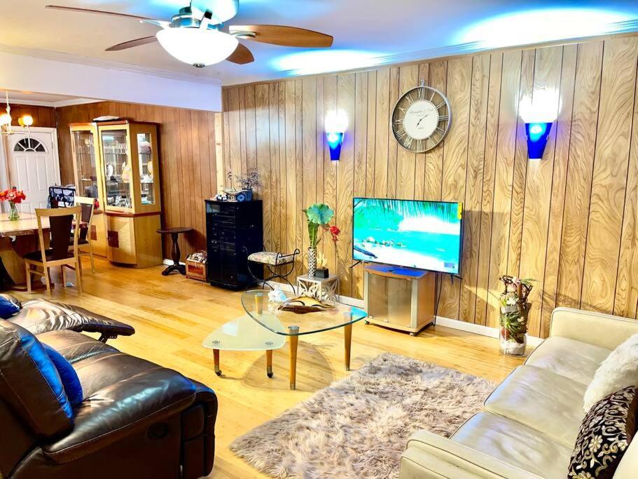 Lga Airport 3 Mins, 3 Bedroom Duplex House, Parking And Private Backyard, 9Mins Subway! New York Eksteriør billede