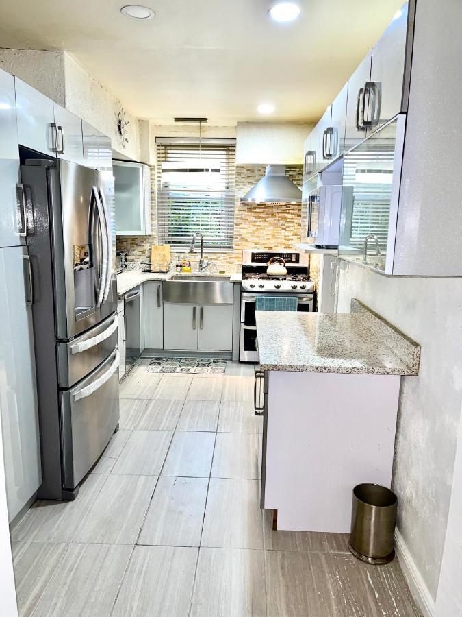Lga Airport 3 Mins, 3 Bedroom Duplex House, Parking And Private Backyard, 9Mins Subway! New York Eksteriør billede