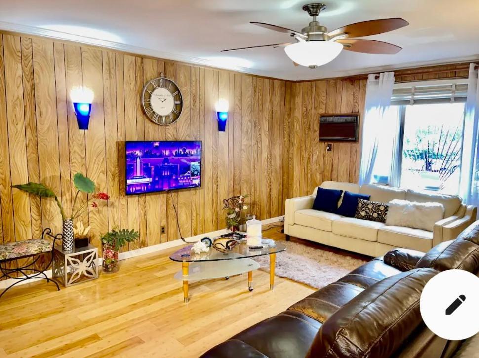 Lga Airport 3 Mins, 3 Bedroom Duplex House, Parking And Private Backyard, 9Mins Subway! New York Eksteriør billede